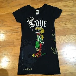 Ed Hardy Black Short sleeve T-shirt colorful print and design with beets
